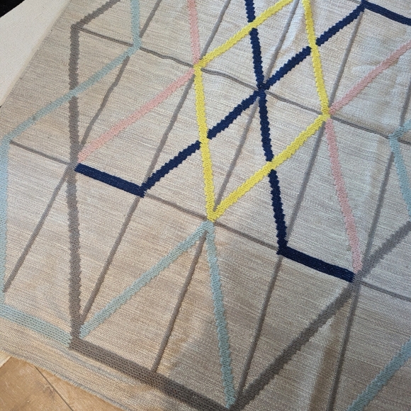 Geometric Patterned Rug with Multicolor Design - Picture 4 of 4
